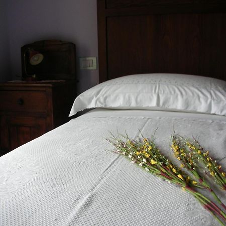Bed and Breakfast Poggio Dei Prugnoli Tavoleto Zimmer foto