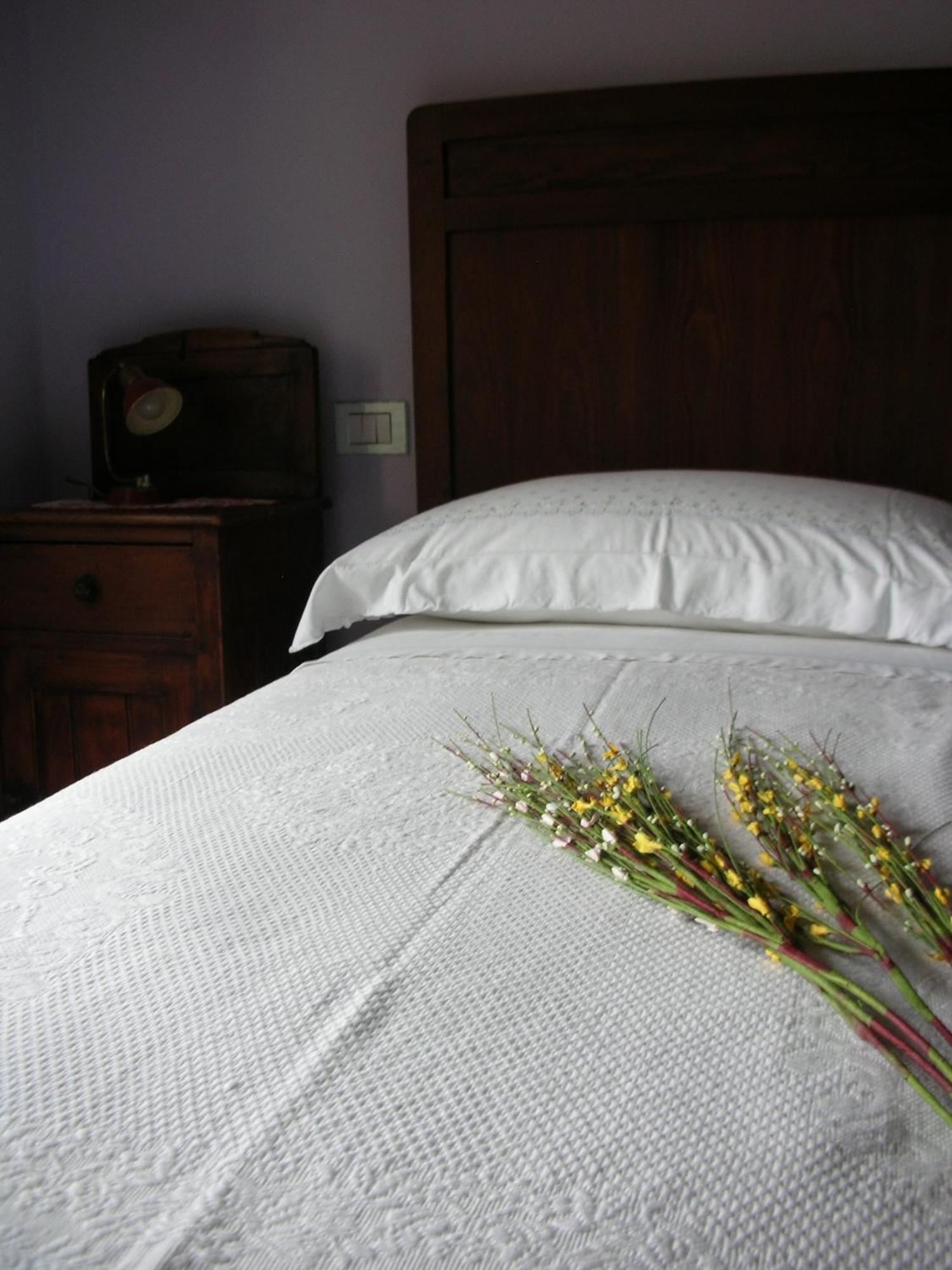 Bed and Breakfast Poggio Dei Prugnoli Tavoleto Zimmer foto